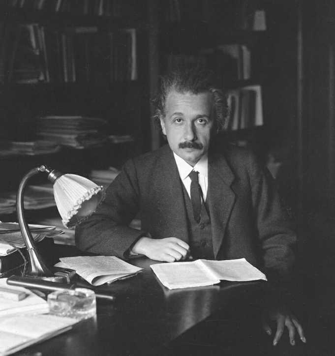 Biografi Albert Einstein, Kisah Bocah Autisme Menjadi Ilmuwan Fisika ...