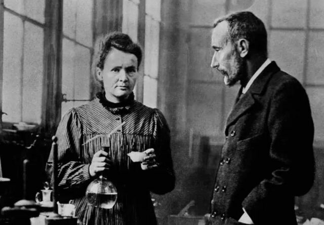 Biografi Marie Curie, Wanita Pertama Peraih Nobel Penemu Radioaktif