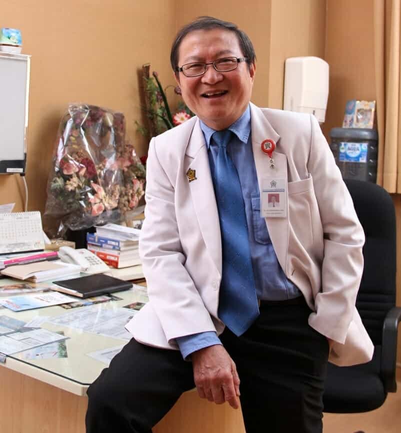 Biografi Dr. Lie Dharmawan: Profil, Pendidikan, dan Kiprah Sang Ahli Bedah Terkemuka