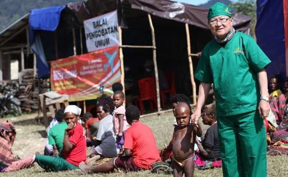 Biografi Dr. Lie Dharmawan, Kisah Dokter Inspiratif Untuk Para Kaum Miskin