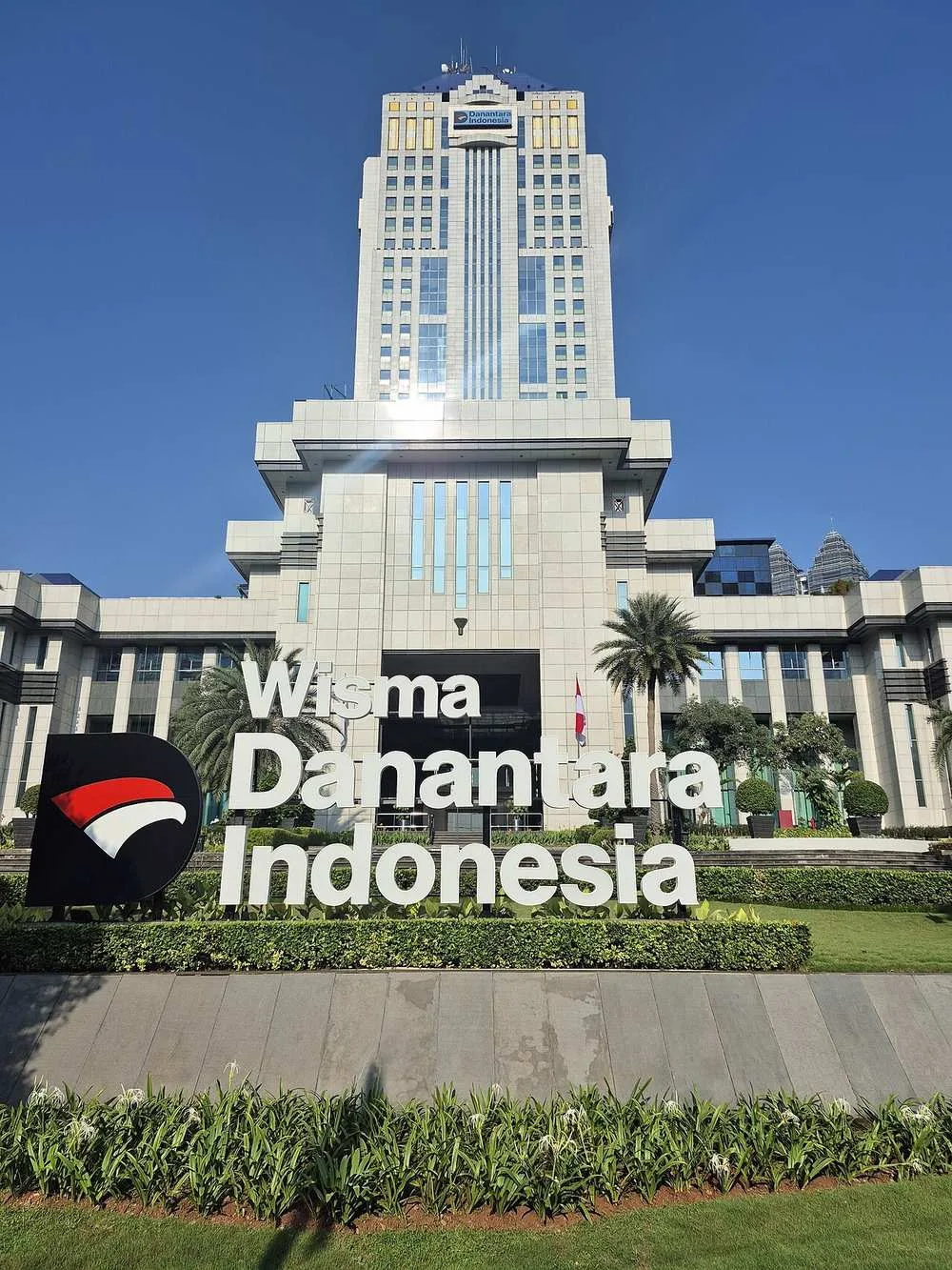 Biografi Dony Oskaria: Perjalanan Karier Kepala BP BUMN dari Bankir hingga Danantara