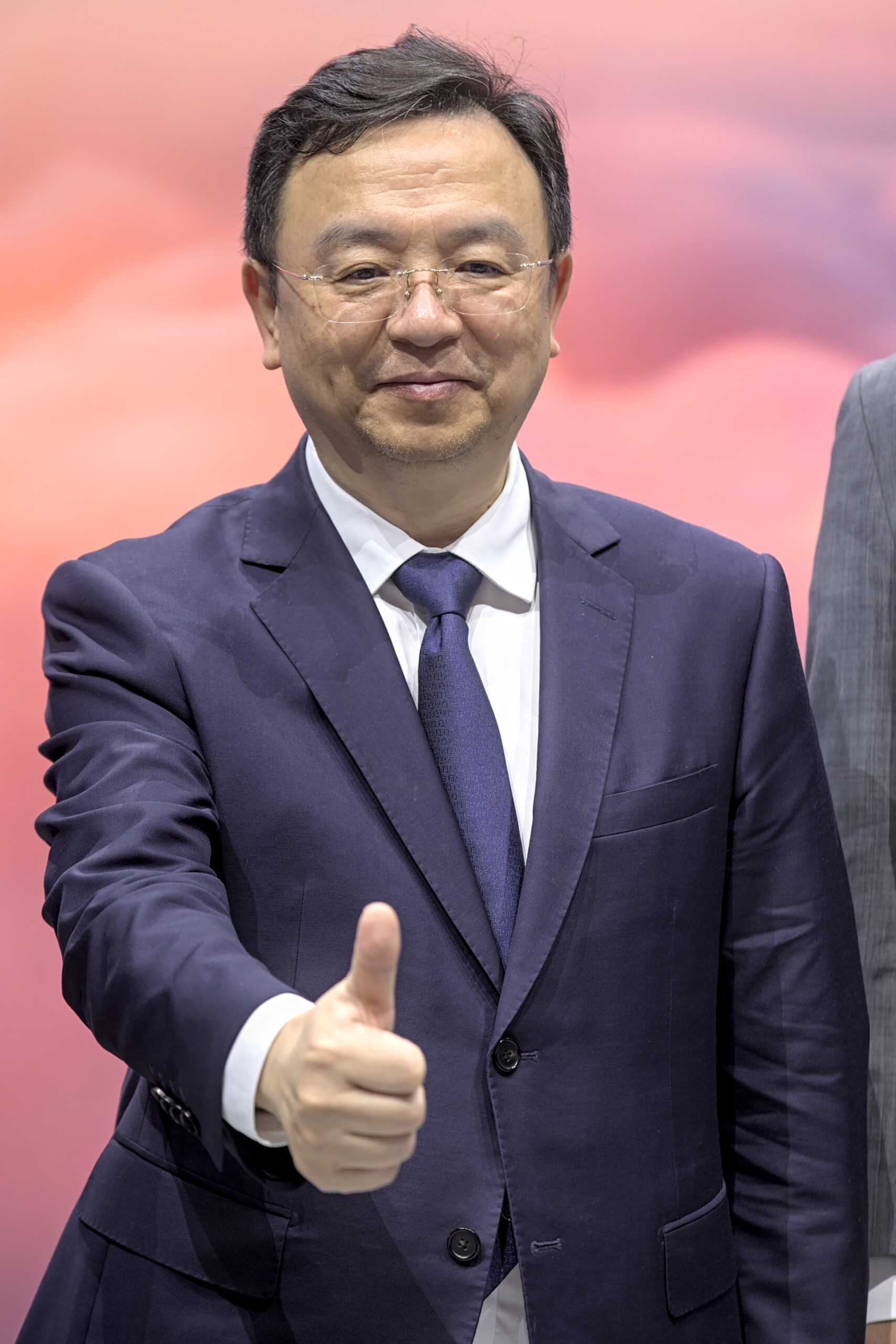Biografi Wang Chuanfu: Pendiri BYD yang Mengubah Baterai Menjadi Kekaisaran EV